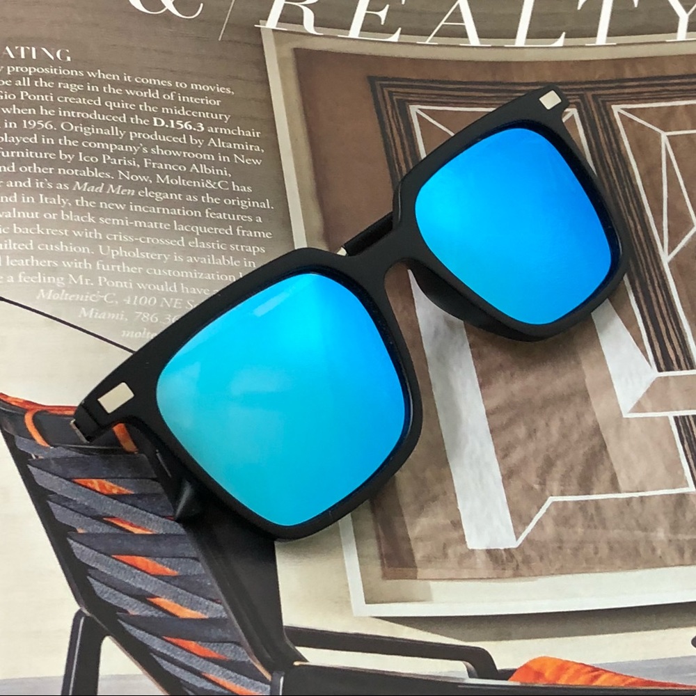 NWT - Downtown - Squared Blue Mirrored Sunglasses